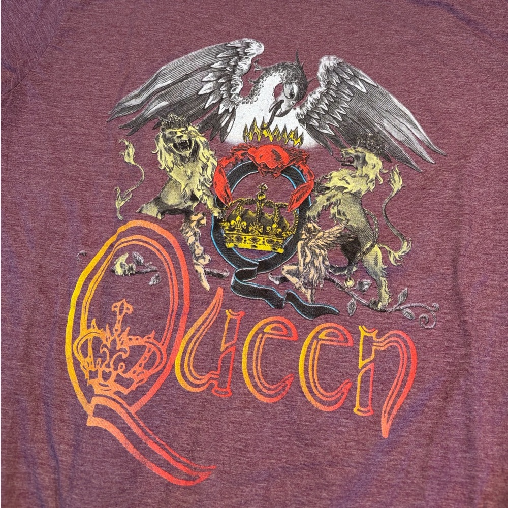 Queen shirt Large